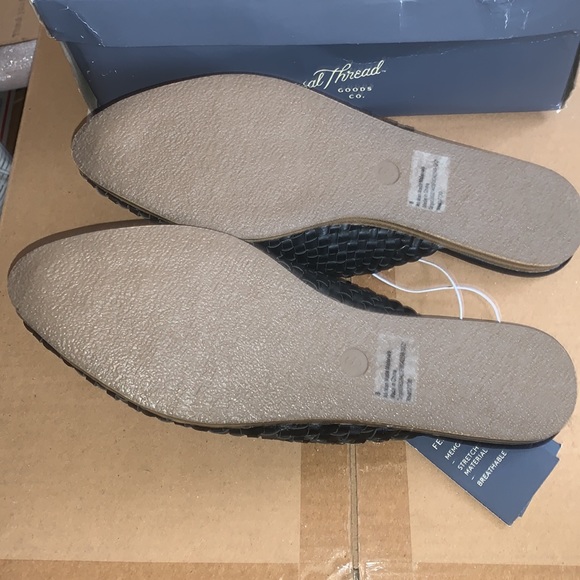 Universal Thread - Picture 4 of 6